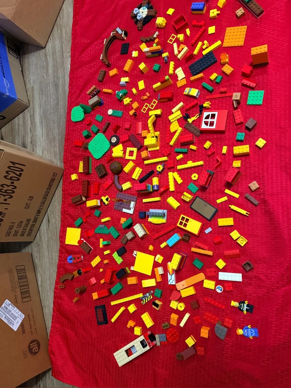 Lego mixed lot and 2 mini figures lot